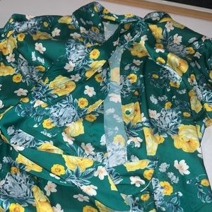 HAWES&CURTIS Fitted Hipster Lulu Floral Print Fitted Button down shirt.